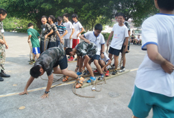 參加寧夏中學(xué)生軍事夏令營促進(jìn)孩子健康成長