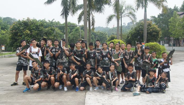 感受軍事夏令營(yíng)軍訓(xùn)的每一次魅力
