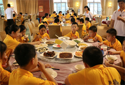 馬術(shù)夏令營(yíng)突出青少年優(yōu)雅氣質(zhì)