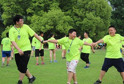 參加奧林修斯夏令營提高青少年的身體素質(zhì)