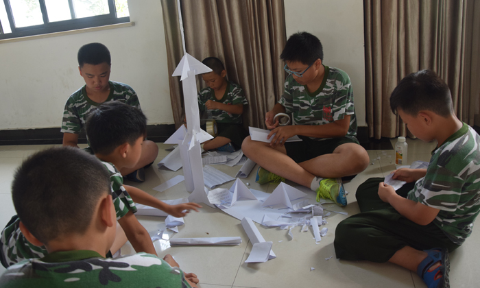 杭州聚冠教育軍事夏令營(yíng)