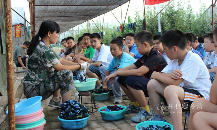 青少年軍事自立營
