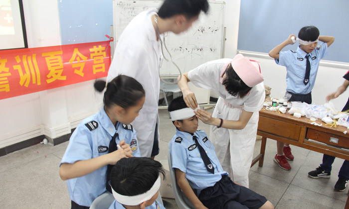 廣州青少年警訓(xùn)夏令營(yíng)