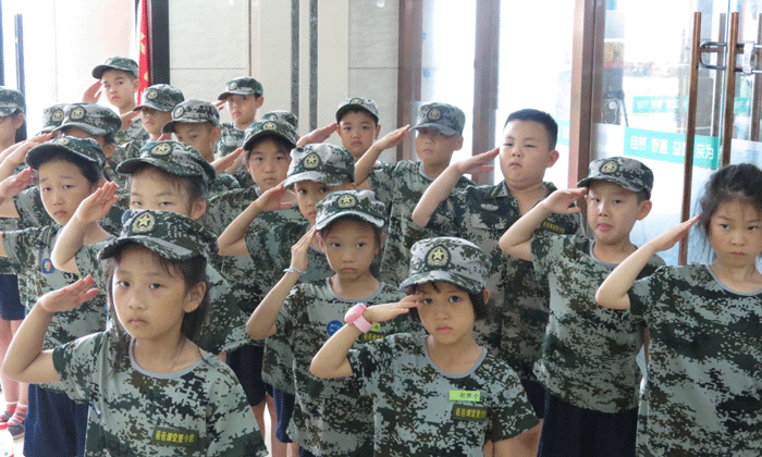 爸爸課堂習(xí)慣軍事夏令營