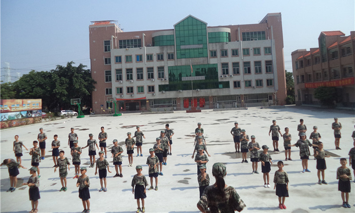 廣州翔龍軍事夏令營(yíng)