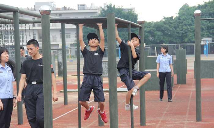 廣州青少年警訓(xùn)夏令營(yíng)