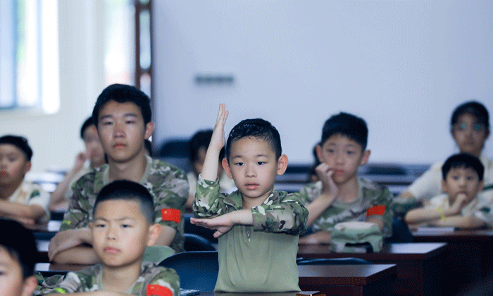 上海西點(diǎn)夏令營(yíng)培養(yǎng)孩子應(yīng)變能力.gif