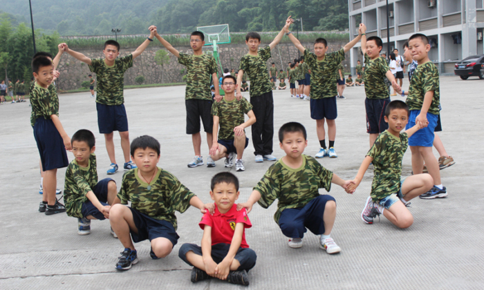 聚冠教育軍事夏令營(yíng)課程特色
