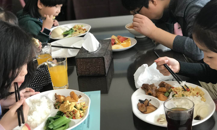 700 6伙食很不錯啊.jpg