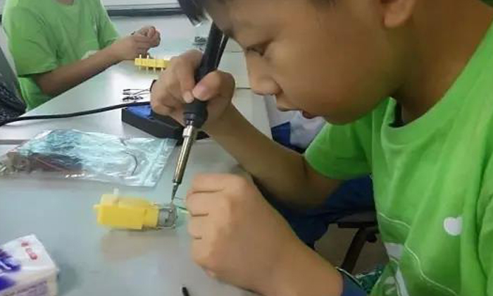 玩學創(chuàng)機器人給孩子一個不一樣的暑假