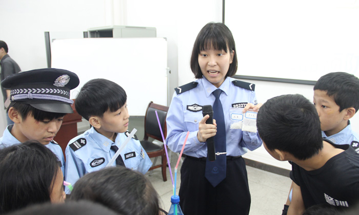 廣州青少年警訓(xùn)夏令營(yíng)