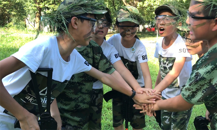 方陣特訓(xùn)軍事夏令營(yíng)