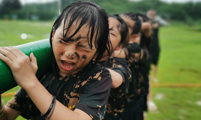搏燃少年軍事訓(xùn)練營(yíng)