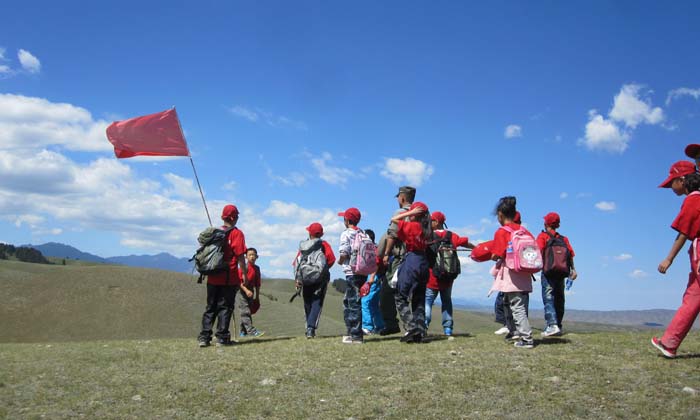 新疆雛鷹團(tuán)夏令營(yíng)