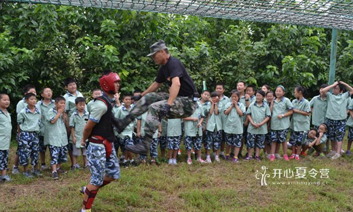 青少年軍事夏令營
