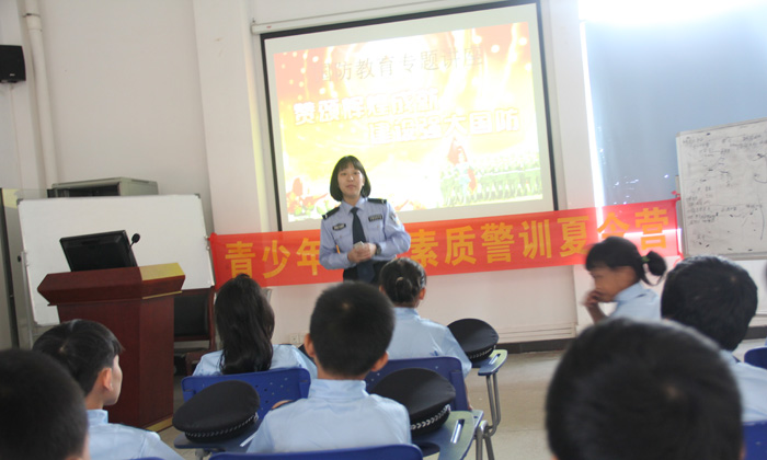 廣州青少年警訓(xùn)夏令營(yíng)