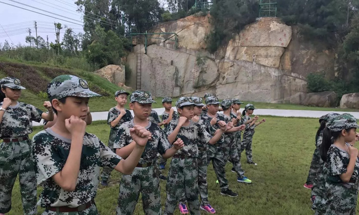 黃埔少年軍校軍事夏令營(yíng)