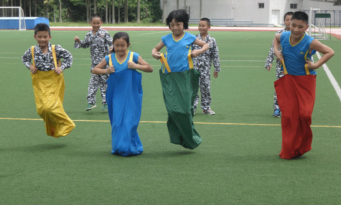 蓬萊軍事夏令營鍛煉孩子的優(yōu)秀品質(zhì).gif