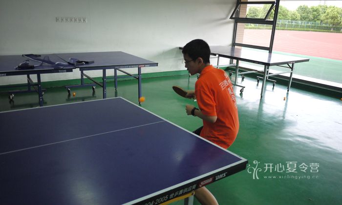 乒乓球夏令營訓練中