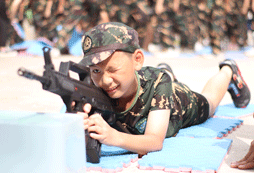普洱軍事夏令營(yíng)幫助孩子改善精神風(fēng)貌