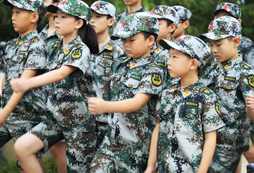 暑假青島城陽(yáng)軍事夏令營(yíng)的師資是多少？
