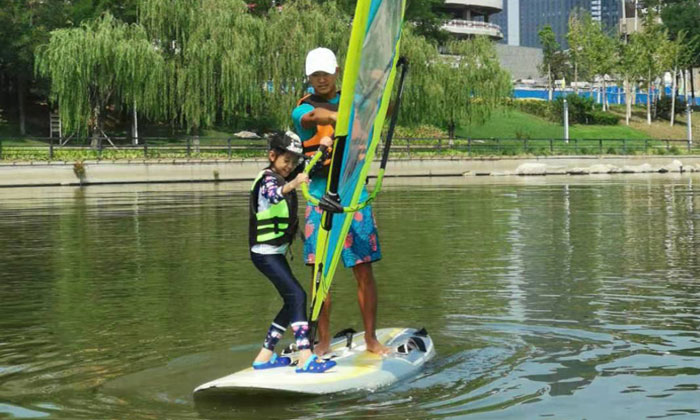 青島中學(xué)生帆船夏令營.jpg