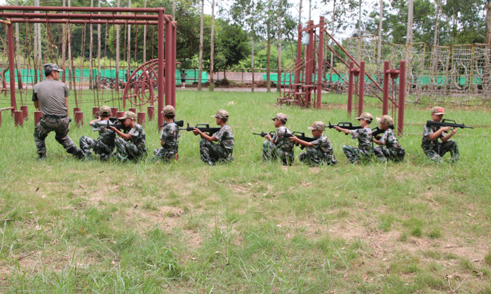 青海軍事夏令營.gif