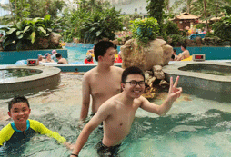 游泳嬉戲