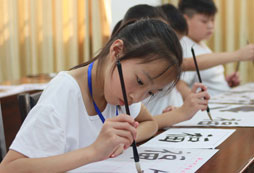 夏令營(yíng)教導(dǎo)青少年言行文明規(guī)范！