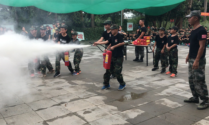 青少年軍訓(xùn)夏令營(yíng)在哪
