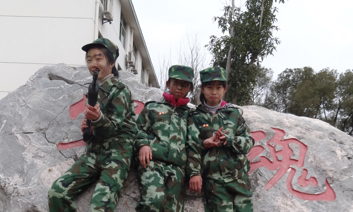 青少年軍事訓(xùn)練營報(bào)名多少錢