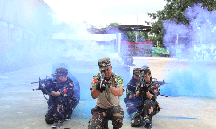 清遠(yuǎn)軍旅夏令營讓孩子愛上軍旅生活！.gif