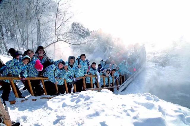冬天，就讓我們跟隨親子冬令營的腳步感受冰雪神話吧！