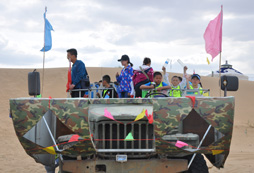 乘坐沙漠沖浪車