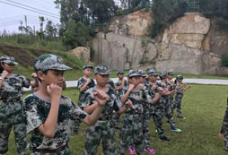 參加晉江軍事化夏令營讓孩子養(yǎng)成良好的生活習(xí)慣