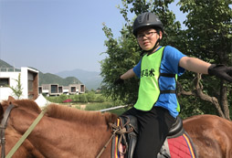 以獨(dú)特的文化內(nèi)涵去培養(yǎng)騎手的氣質(zhì)