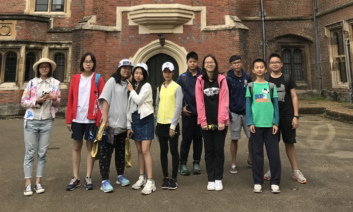 IMG_6071貴族中學伊頓公學合影.jpg