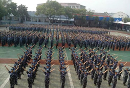 武漢軍事夏令營讓同學(xué)們充分感受軍營文化