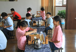 山東國(guó)學(xué)夏令營(yíng)看茶道文化對(duì)孩子的影響
