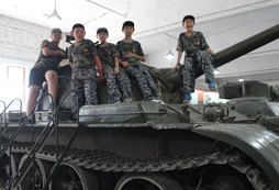 參加山東軍事夏令營(yíng)激發(fā)孩子對(duì)生活的熱愛(ài)