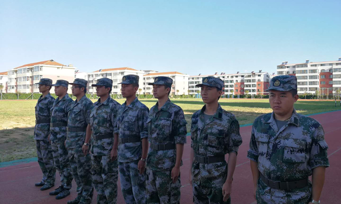 威海的軍校夏令營(yíng)