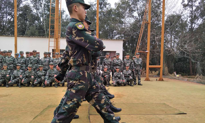 山東小學(xué)生軍事訓(xùn)練營(yíng)
