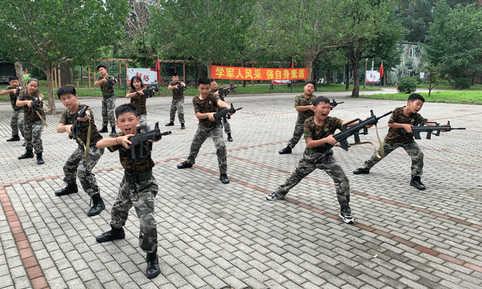上海軍事夏令營(yíng)費(fèi)用.gif