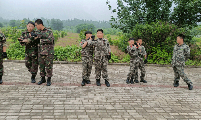 上海軍事夏令營(yíng)費(fèi)用.gif
