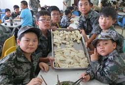 軍事夏令營讓家長學(xué)會去傾聽孩子