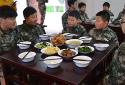 中學(xué)生軍事夏令營(yíng)教你如何培養(yǎng)孩子好的品性