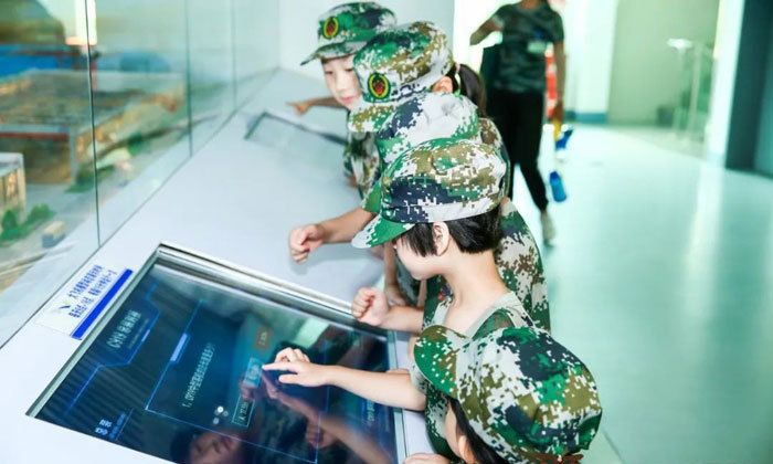 上海有哪些吃苦軍事夏令營(yíng)