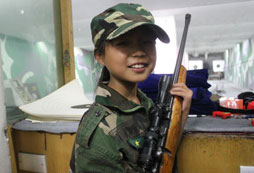 磨煉孩子成長就在上海軍訓夏令營