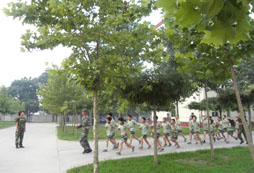軍旅夏令營告訴你是否要?jiǎng)儕Z孩子的提問權(quán)