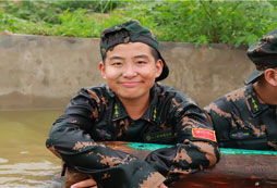 參加山西小學(xué)生夏令營(yíng)零距離接觸炫酷的軍旅文化